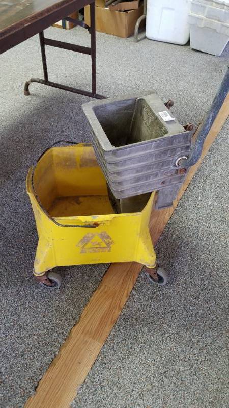 lot 1232 image: Mop Bucket and Wringer