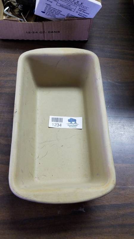 lot 1234 image: Pampered Chef - Baking Pan