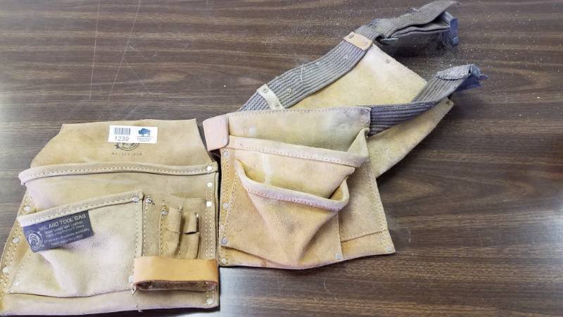 lot 1239 image: Tool Belt with 2 Pouches