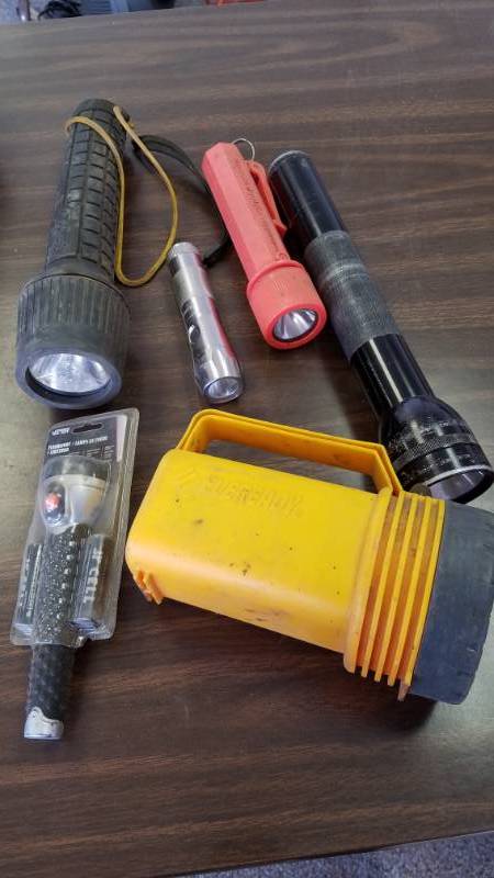 lot 1253 image: Large Lot of Flashlights - Maglight, Big and Small Lights