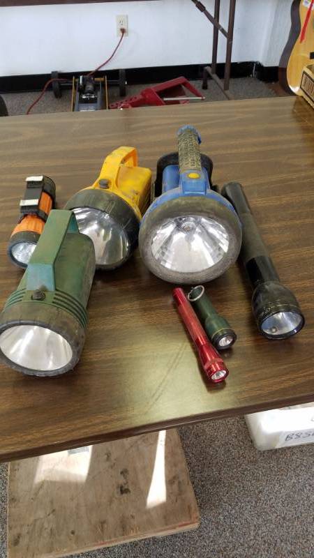 lot 1254 image: Large Lot of Flashlights - Maglight, Big and Small Lights