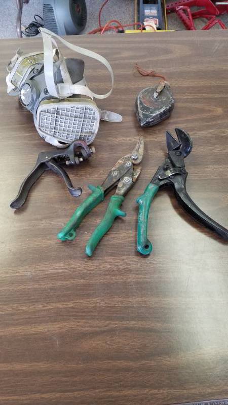 lot 1255 image: Tool Lot - Tin Snips, Offset Snips, Chalk Line, Punch, Respirator