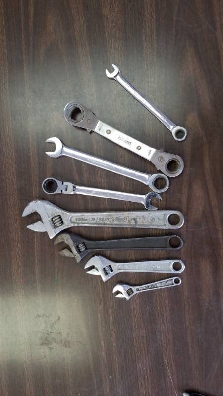 lot 1257 image: 4 Crescent Wrenches, 4 Ratchet Wrenches, Includes GEARWRENCH