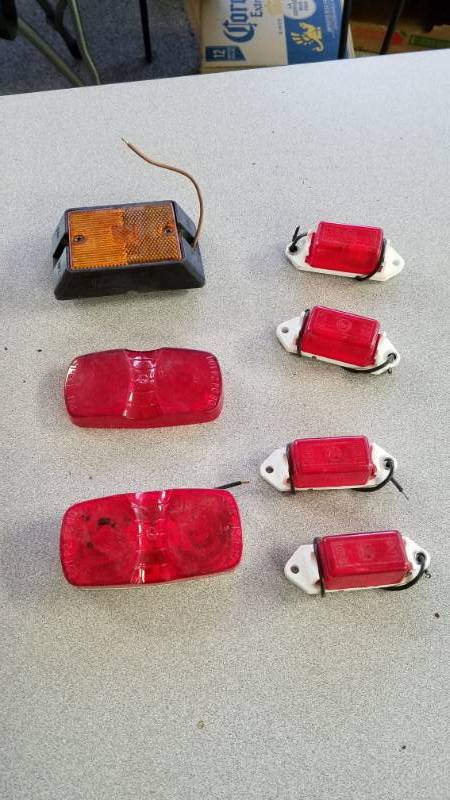 lot 1273 image: Trailer Light Lot