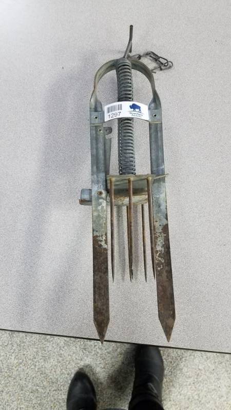 lot 1297 image: Mole Trap