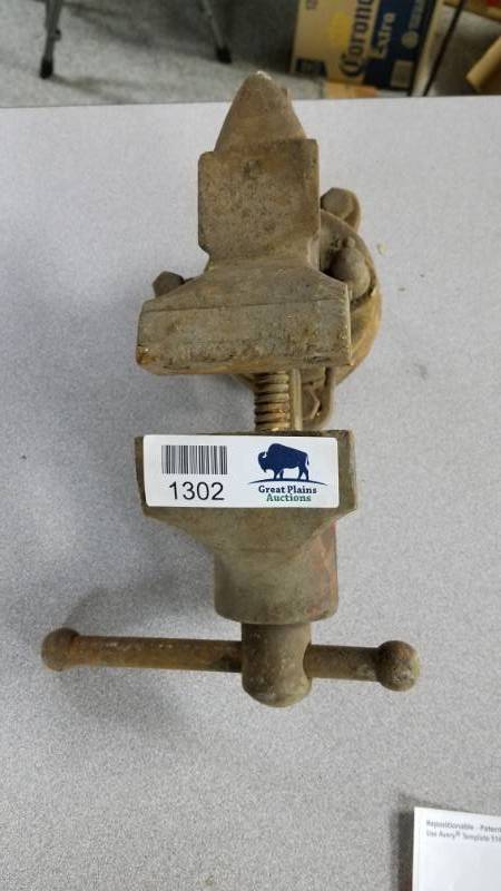 lot 1302 image: Bench Vise