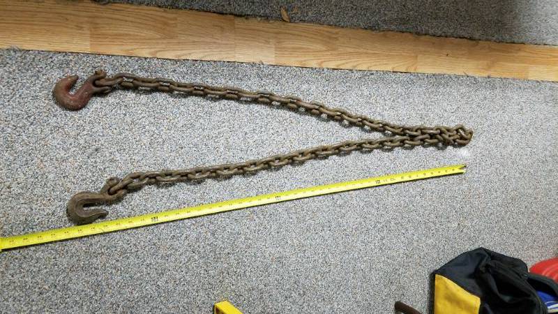 lot 1304 image: Log Chain - Hooks on both ends