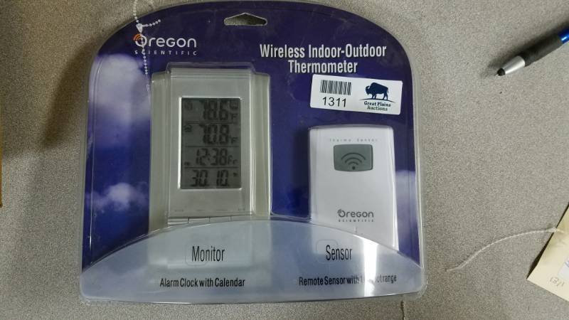 lot 1311 image: Wireless Indoor  Outdoor Thermometer - Oregon Scientific