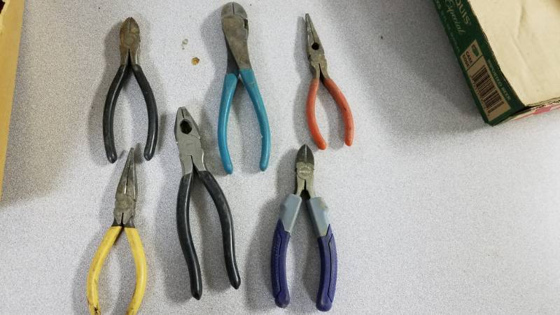 lot 1313 image: Six Sets - Linemans Pliers, Dykes, Side Cutters, Needlenose