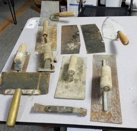 lot 1318 image: Lot of Trowels and Blades