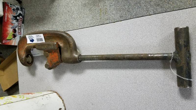 lot 1320 image: BIG Ridgid Pipe Cutter, the Cutting Wheel Looks Good