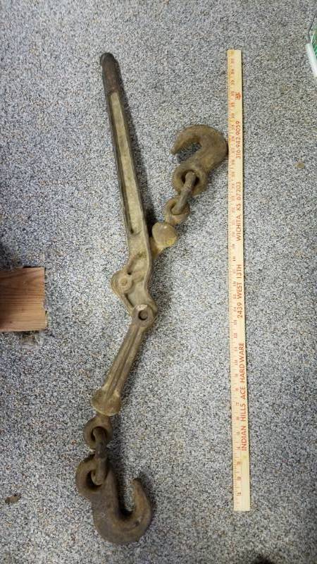 lot 1322 image: Big Chain Boomer - Look at that little yardstick next to it -EXPENSIVE