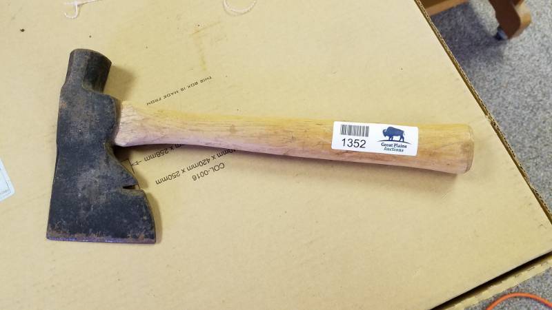 lot 1352 image: Hatchet