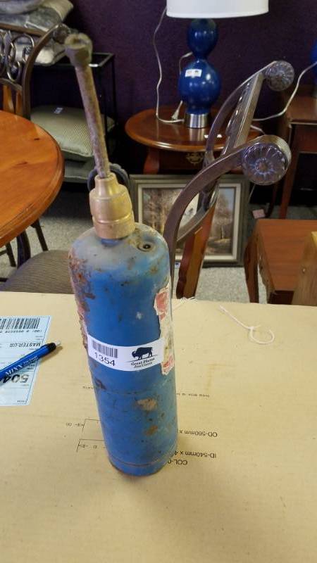 lot 1354 image: Propane Torch - Theres gas in the bottle