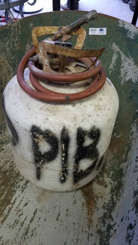 lot 1360 image: Air Bottle - Check out the chuck, dual valves, and gauge